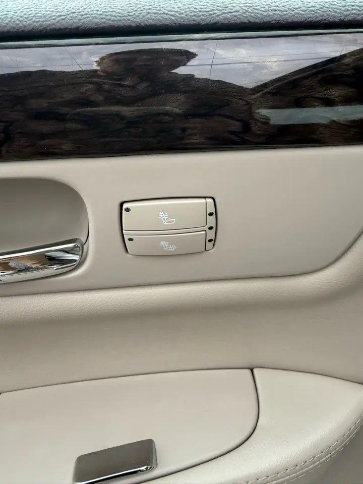 Cadillac DTS Luxury 2010