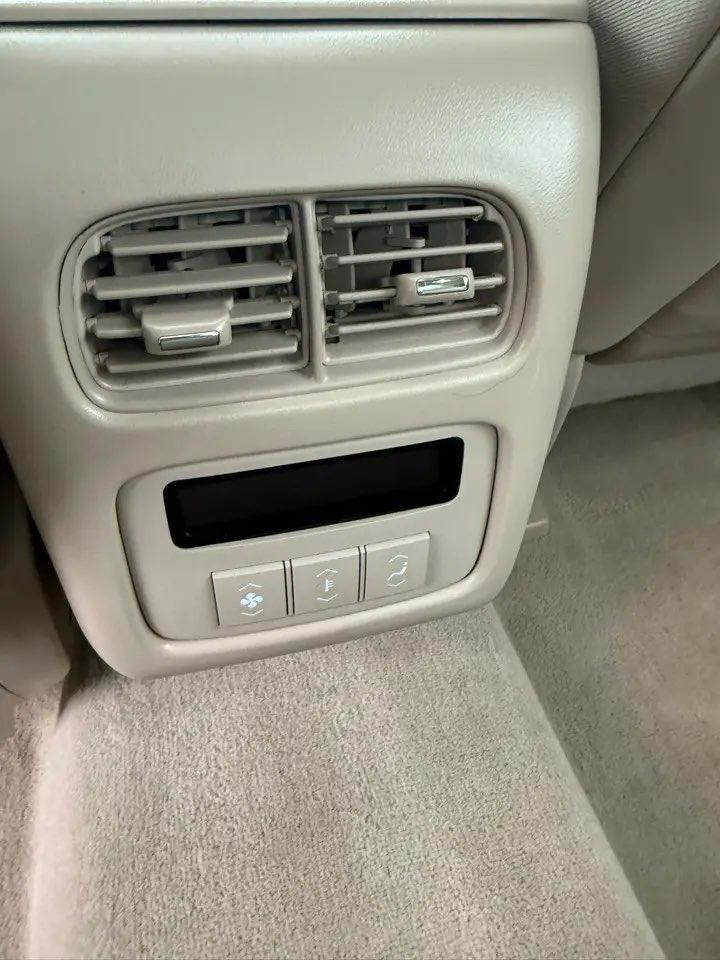 Cadillac DTS Luxury 2010