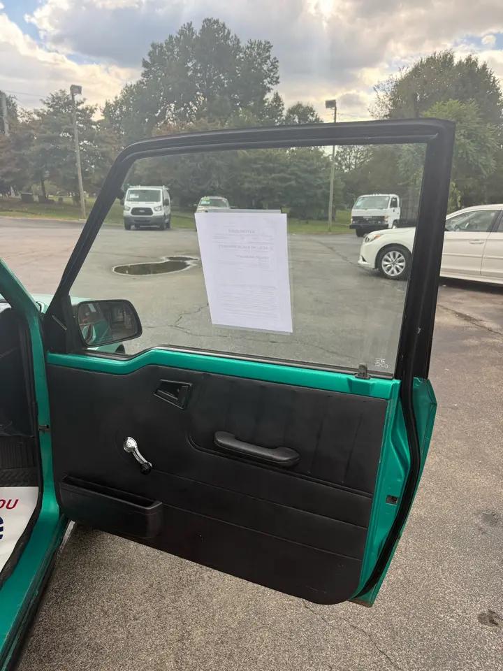 Geo Tracker Convertible 2WD 1994