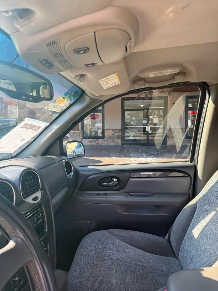 GMC Envoy XL SLE 4WD 2004