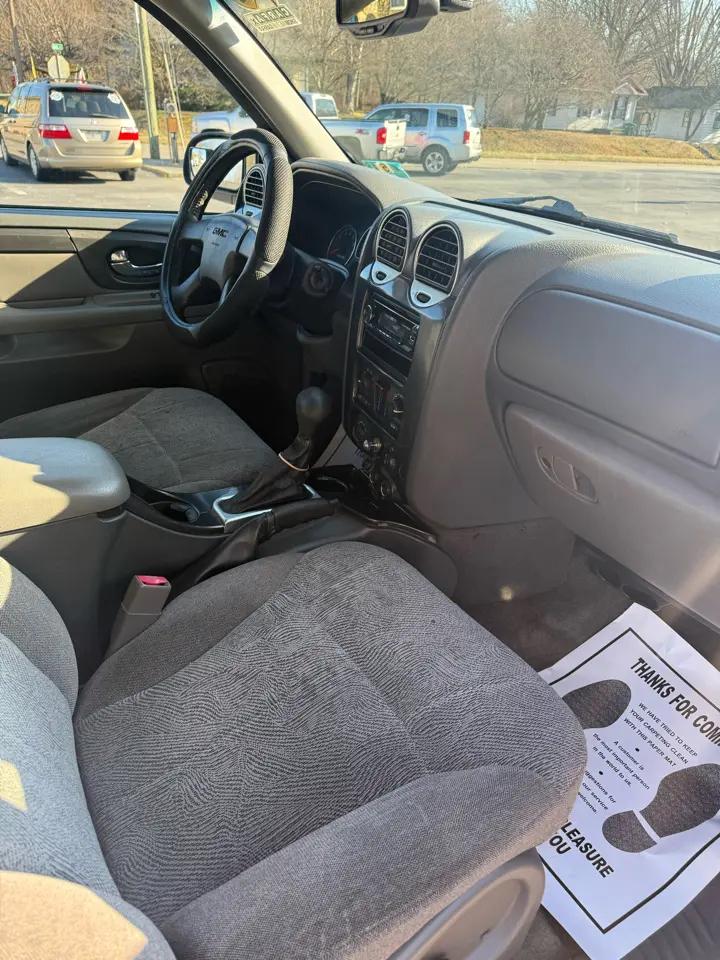 GMC Envoy XL SLE 4WD 2004