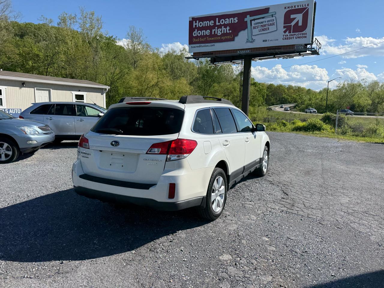 Subaru Outback 2.5i Premium 2011