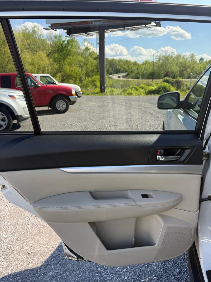 Subaru Outback 2.5i Premium 2011