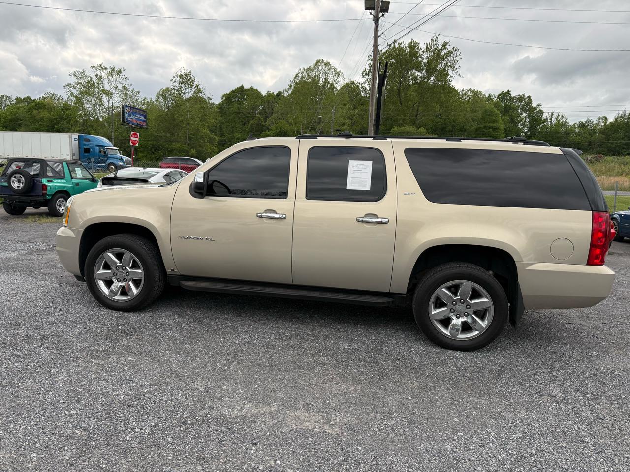 GMC Yukon XL SLT-1 1/2 Ton 4WD 2012