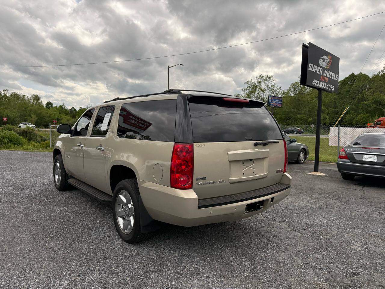 GMC Yukon XL SLT-1 1/2 Ton 4WD 2012