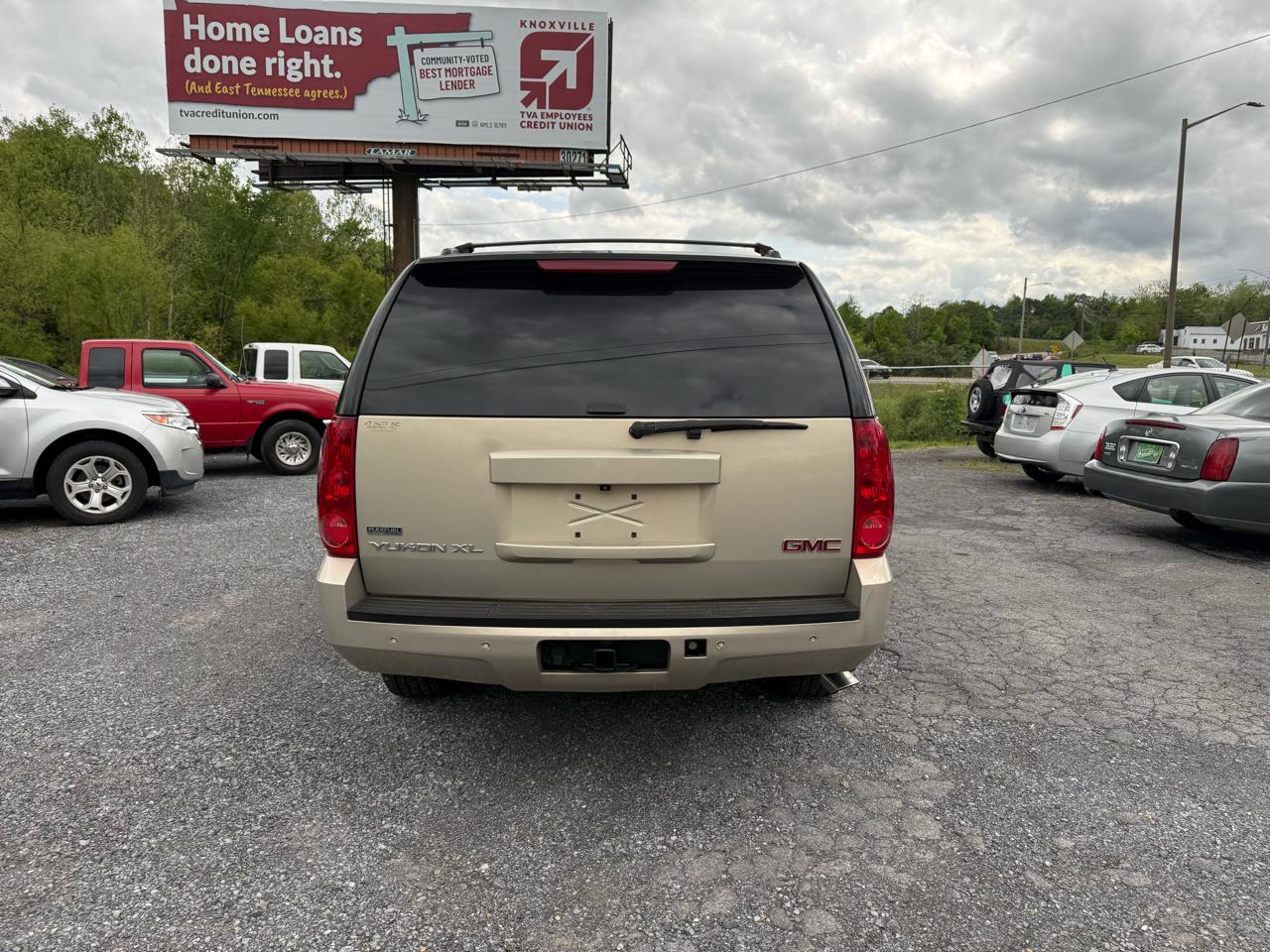 GMC Yukon XL SLT-1 1/2 Ton 4WD 2012