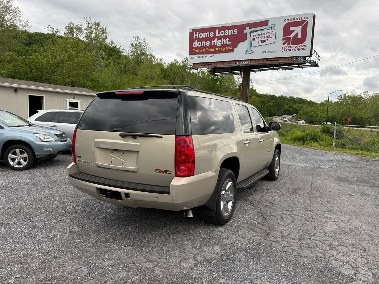 GMC Yukon XL SLT-1 1/2 Ton 4WD 2012