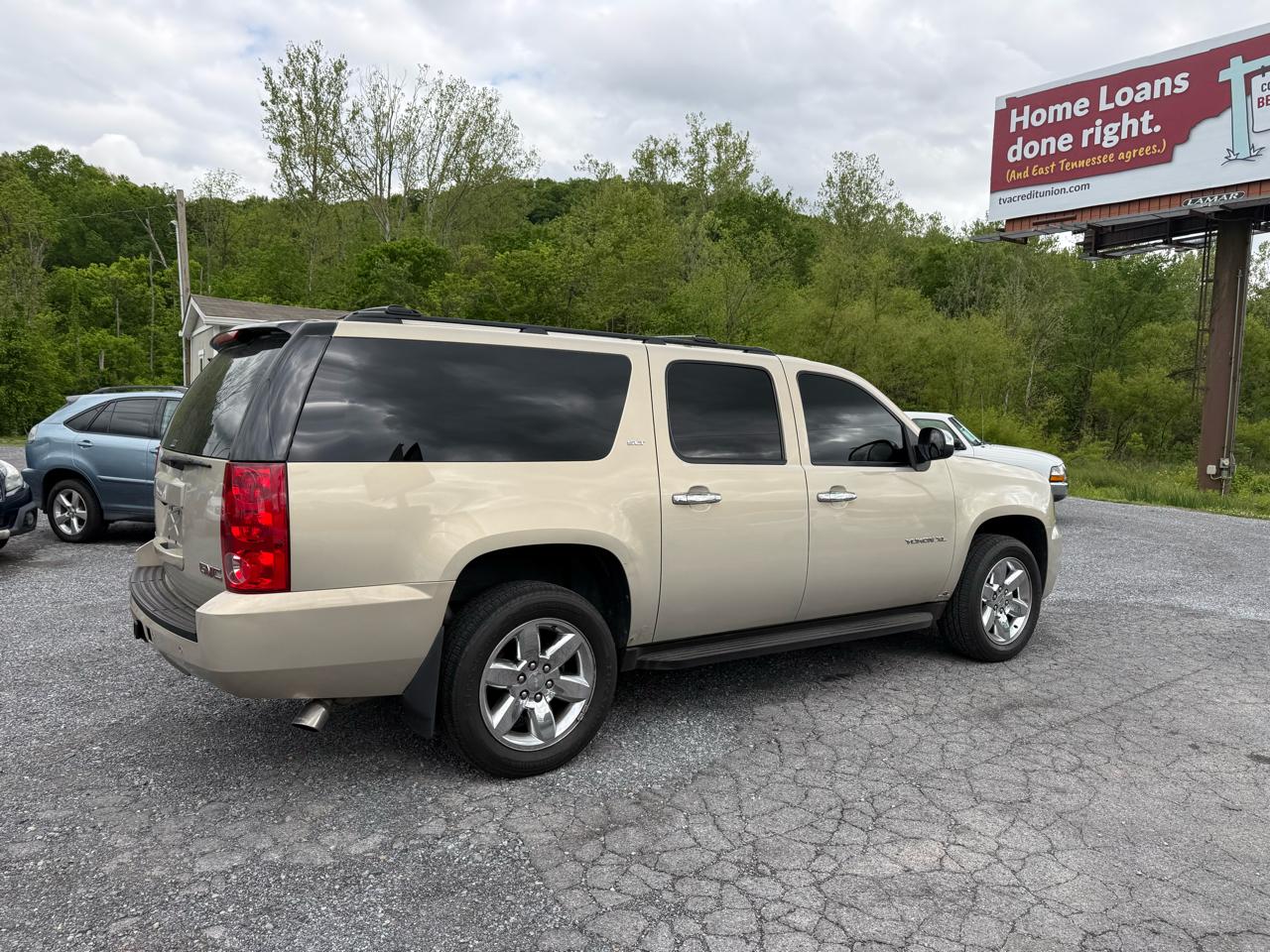 GMC Yukon XL SLT-1 1/2 Ton 4WD 2012