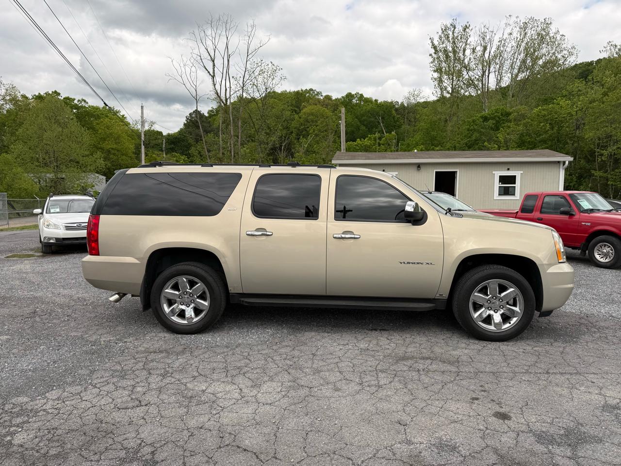 GMC Yukon XL SLT-1 1/2 Ton 4WD 2012