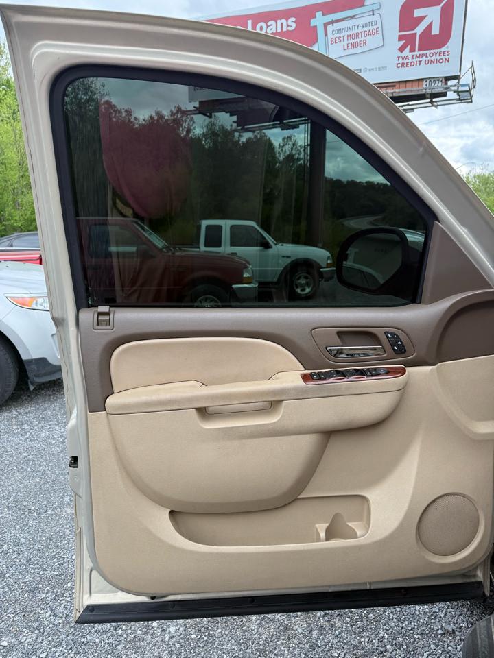 GMC Yukon XL SLT-1 1/2 Ton 4WD 2012