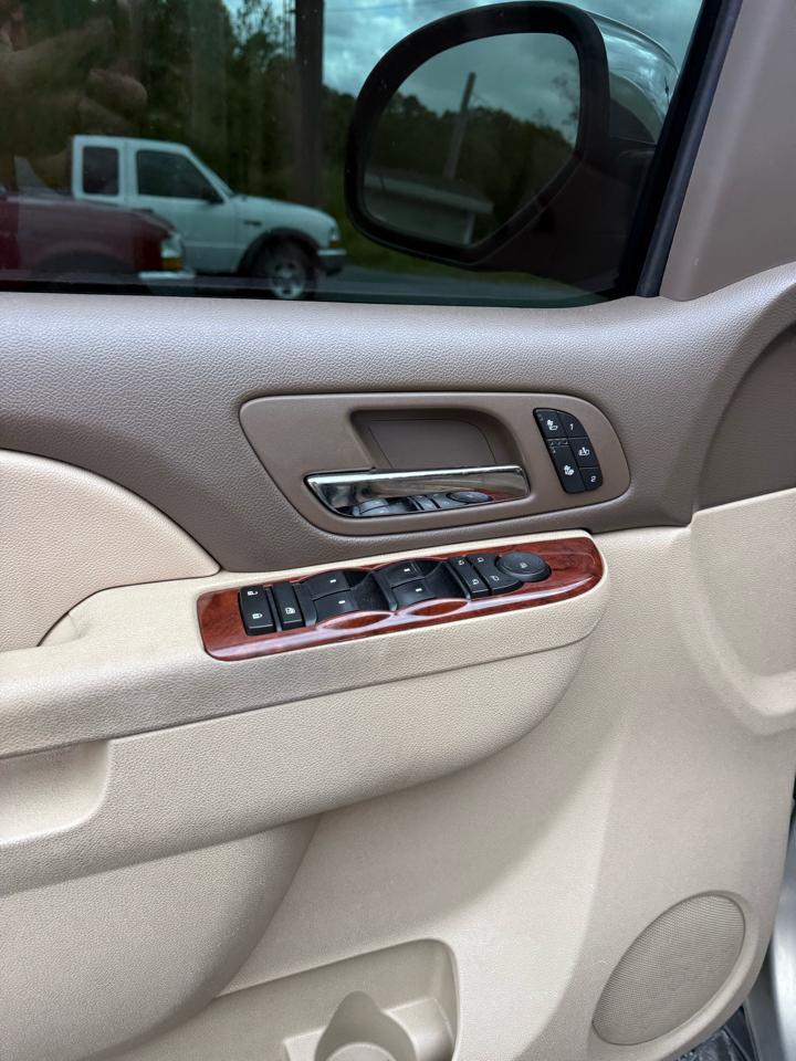 GMC Yukon XL SLT-1 1/2 Ton 4WD 2012