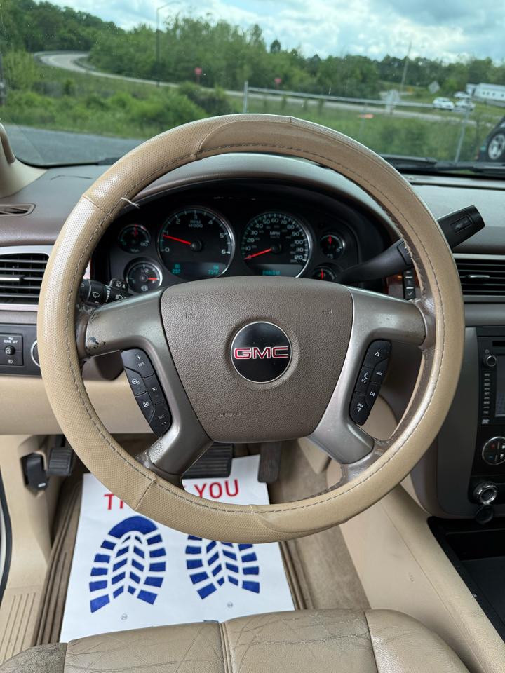 GMC Yukon XL SLT-1 1/2 Ton 4WD 2012