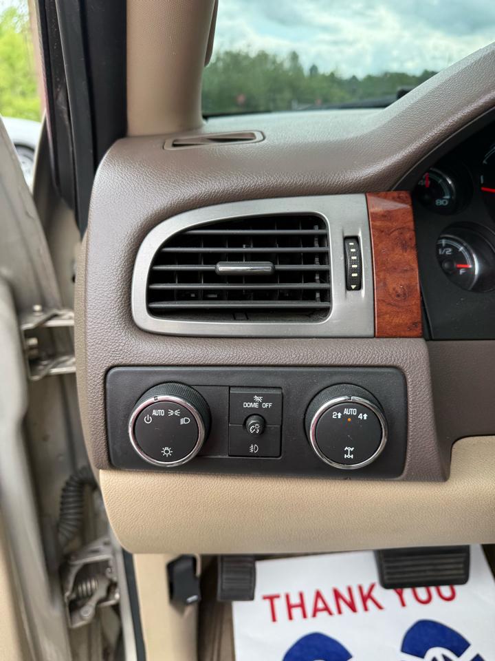 GMC Yukon XL SLT-1 1/2 Ton 4WD 2012