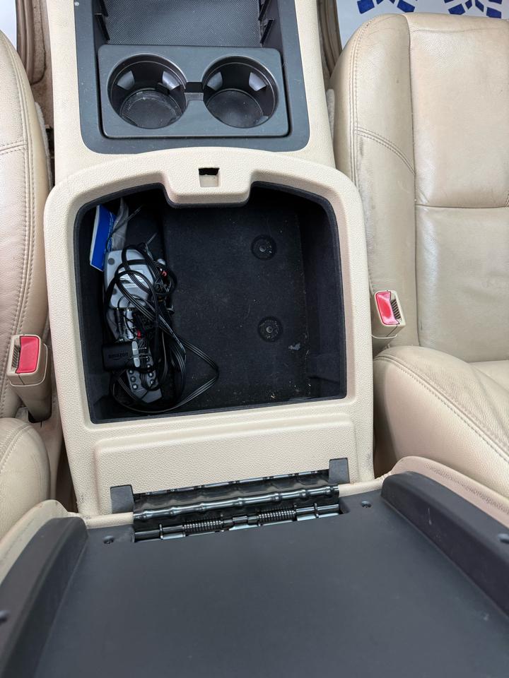 GMC Yukon XL SLT-1 1/2 Ton 4WD 2012