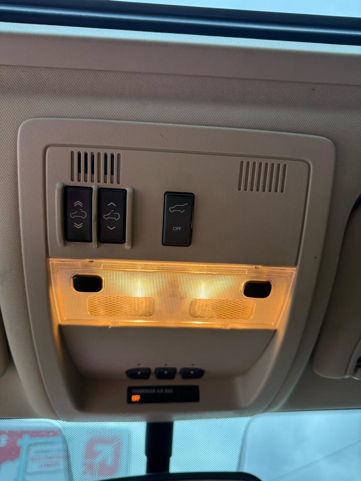 GMC Yukon XL SLT-1 1/2 Ton 4WD 2012