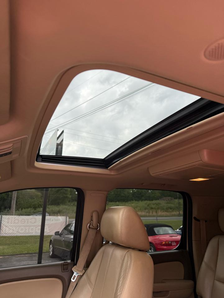 GMC Yukon XL SLT-1 1/2 Ton 4WD 2012