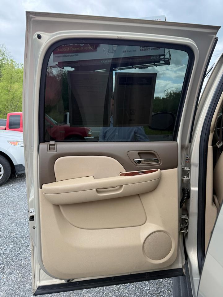 GMC Yukon XL SLT-1 1/2 Ton 4WD 2012