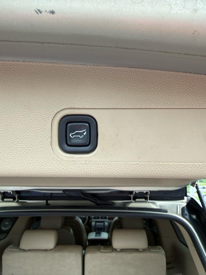 GMC Yukon XL SLT-1 1/2 Ton 4WD 2012