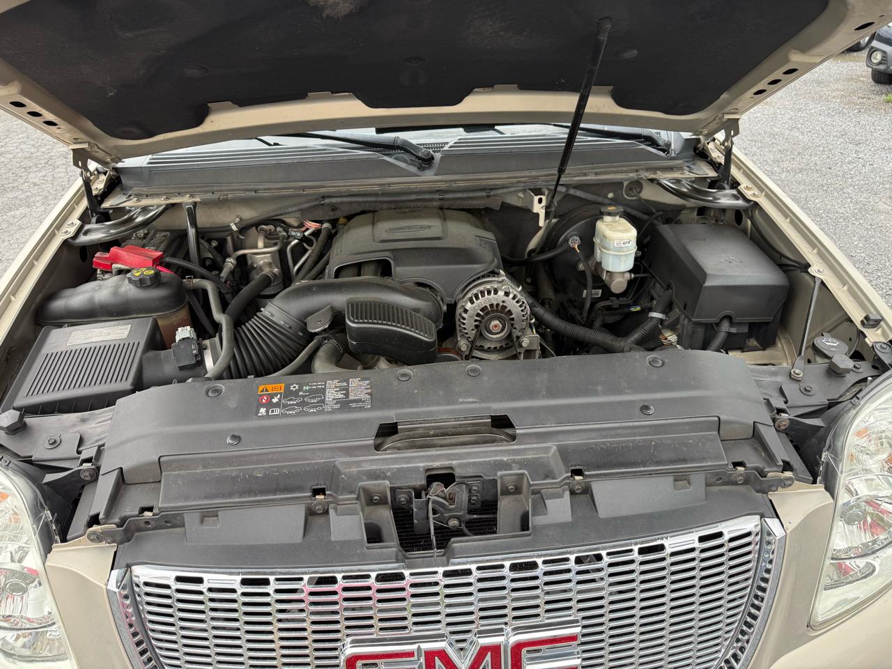 GMC Yukon XL SLT-1 1/2 Ton 4WD 2012