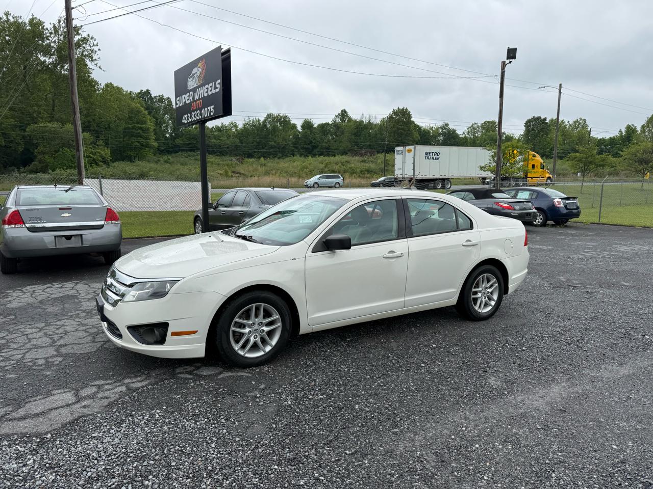 Ford Fusion S 2012