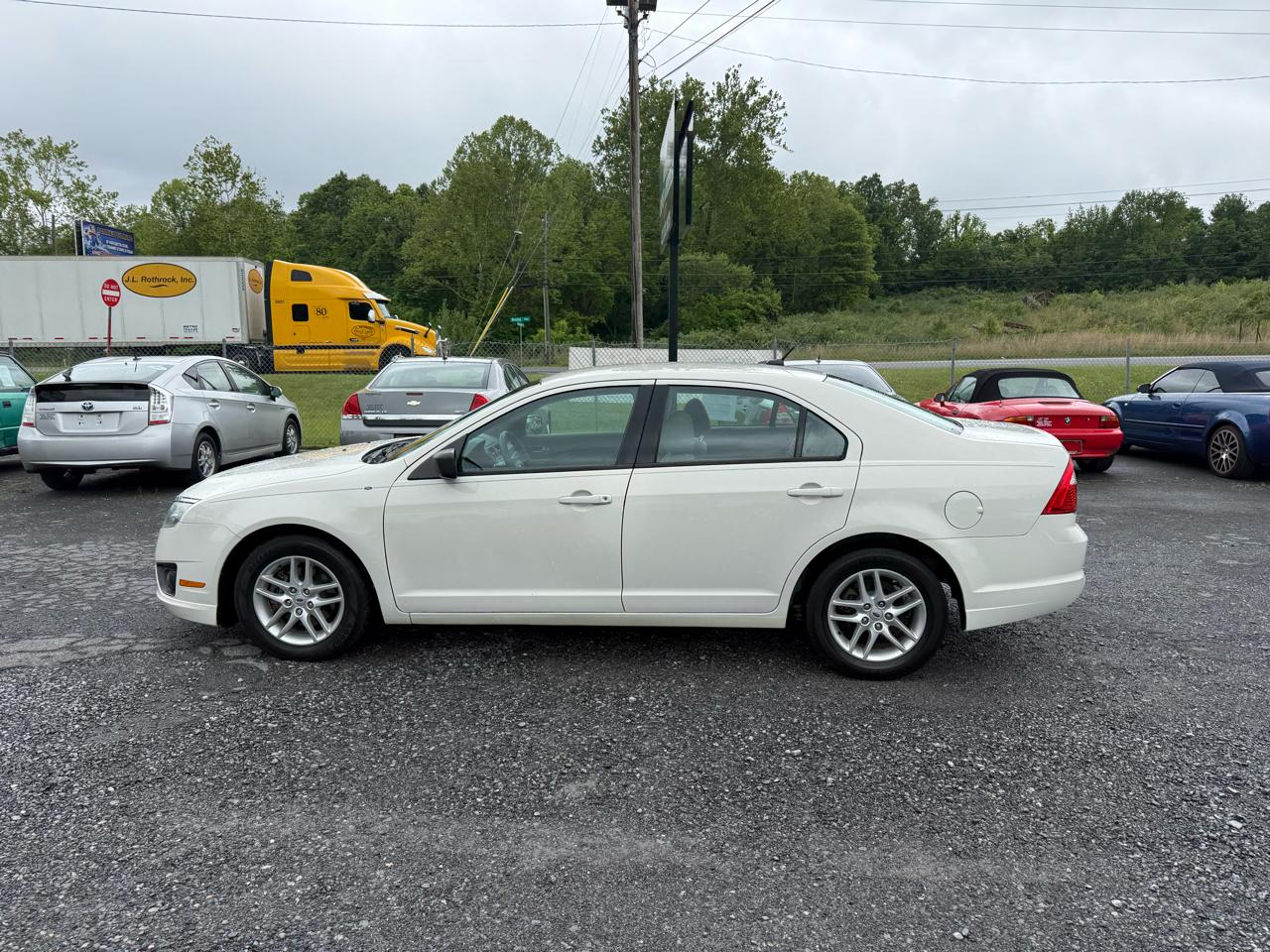 Ford Fusion S 2012