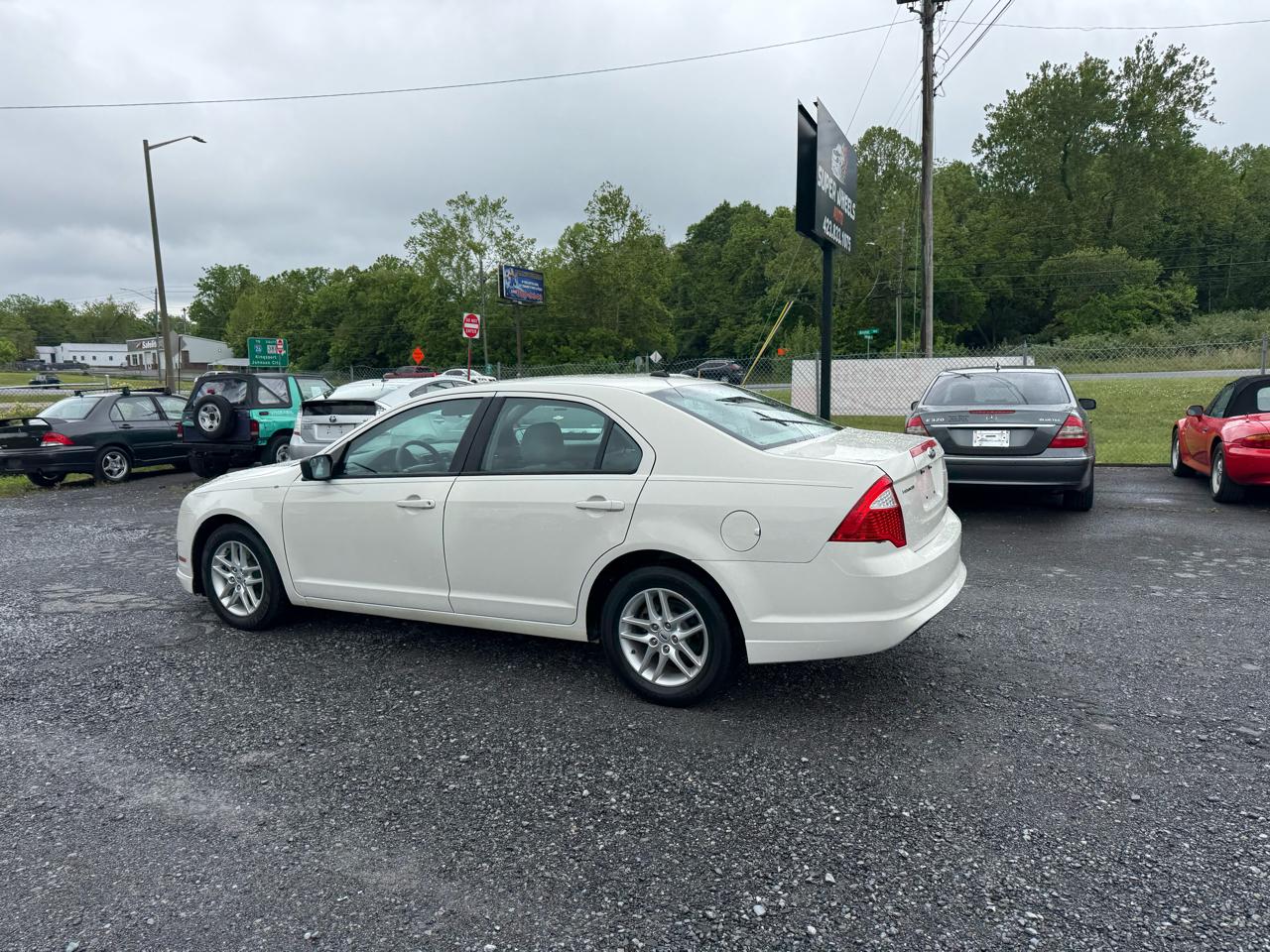 Ford Fusion S 2012