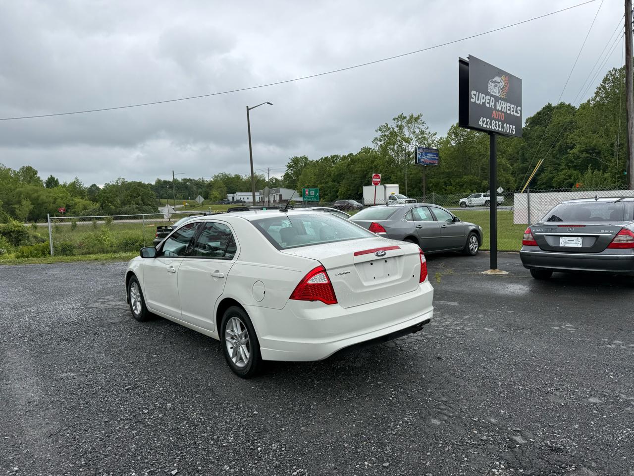 Ford Fusion S 2012