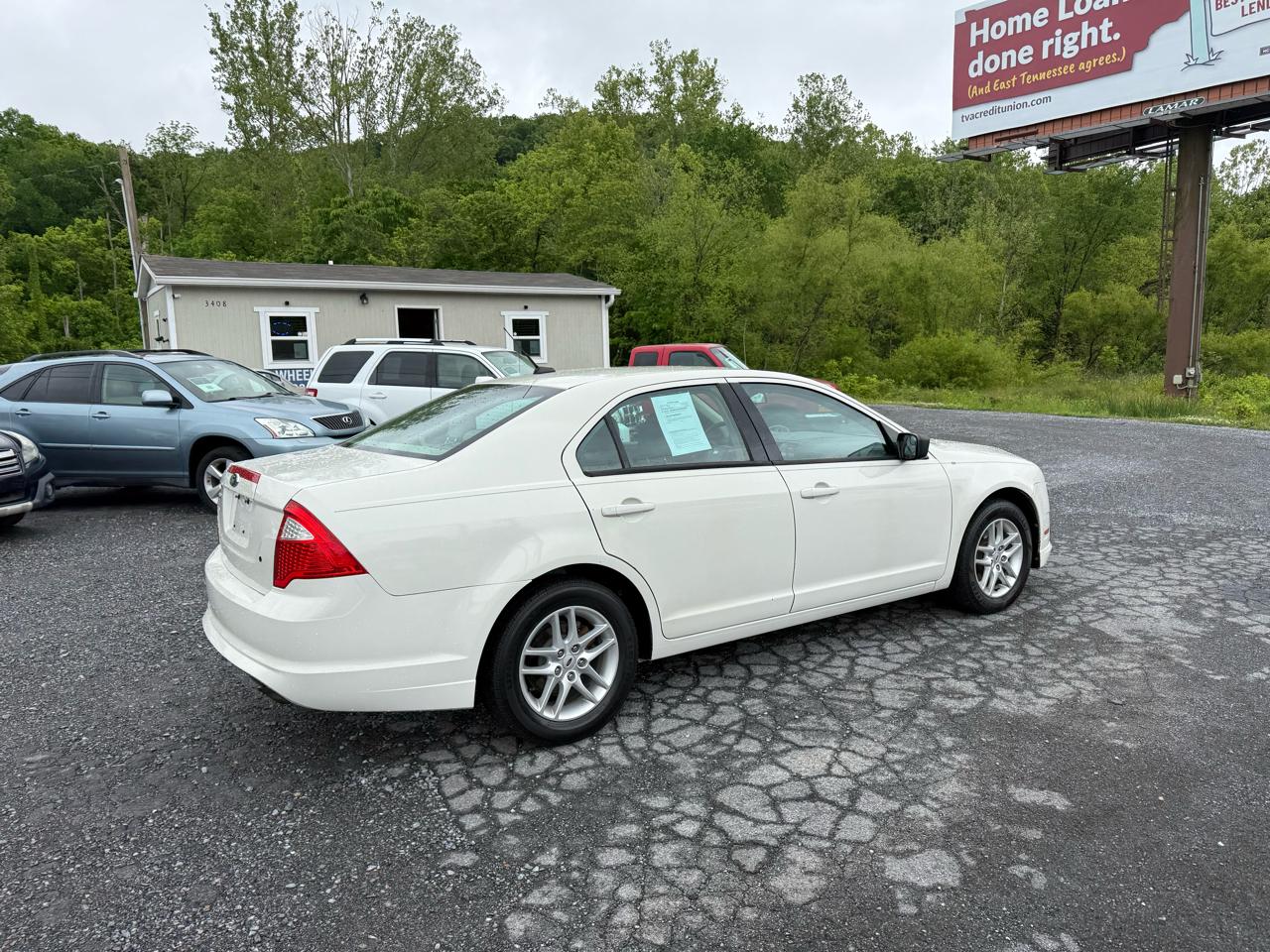 Ford Fusion S 2012