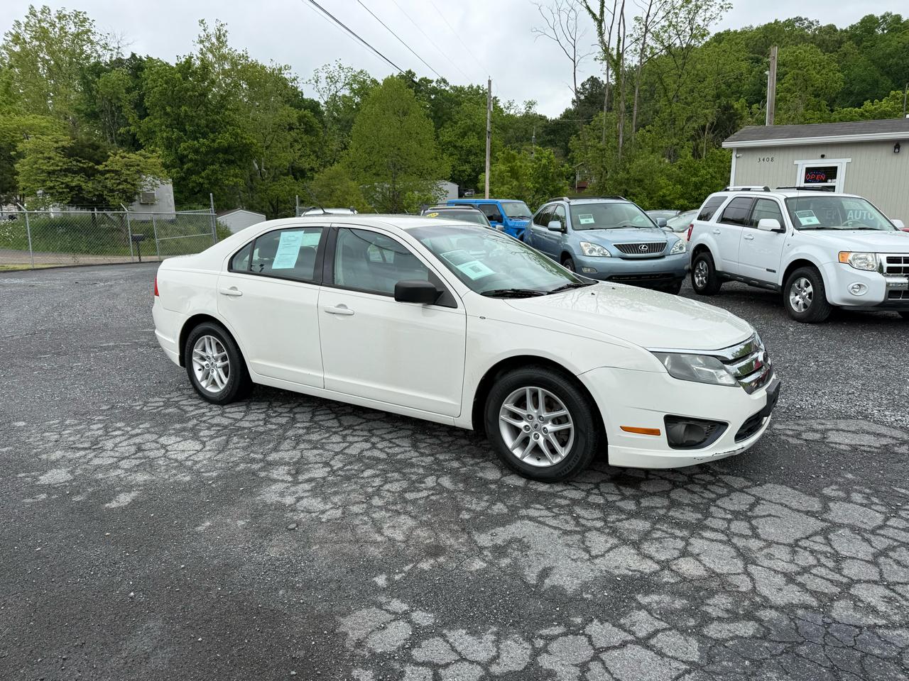 Ford Fusion S 2012