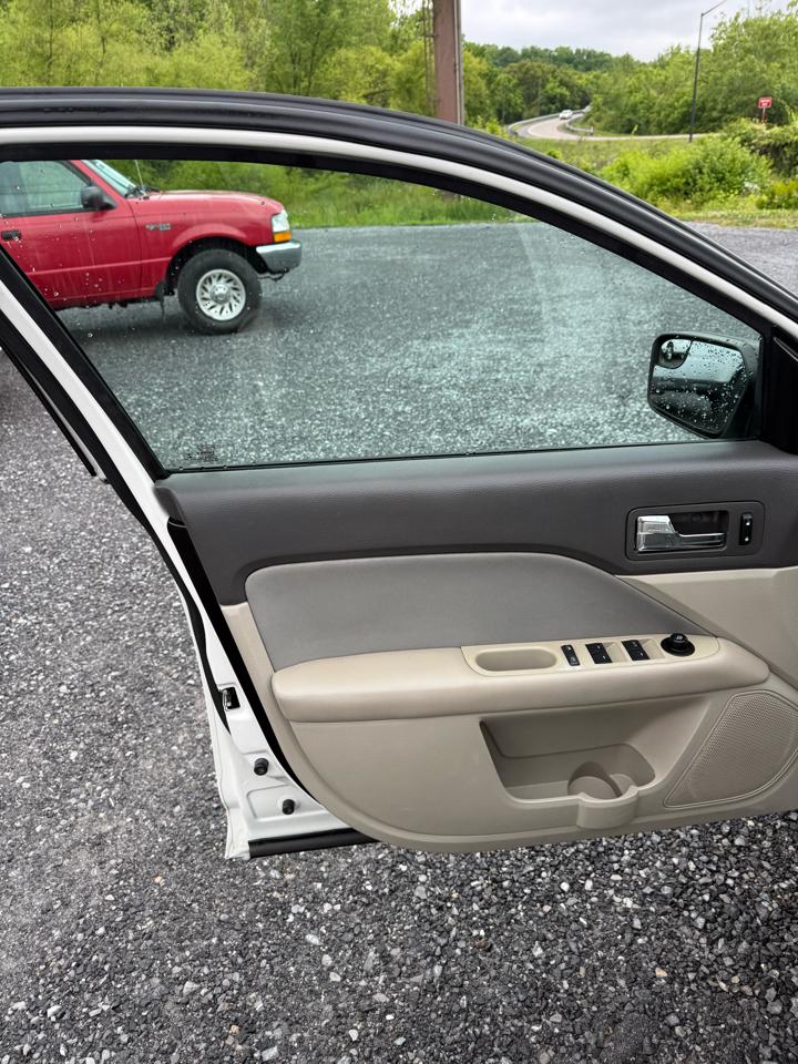 Ford Fusion S 2012