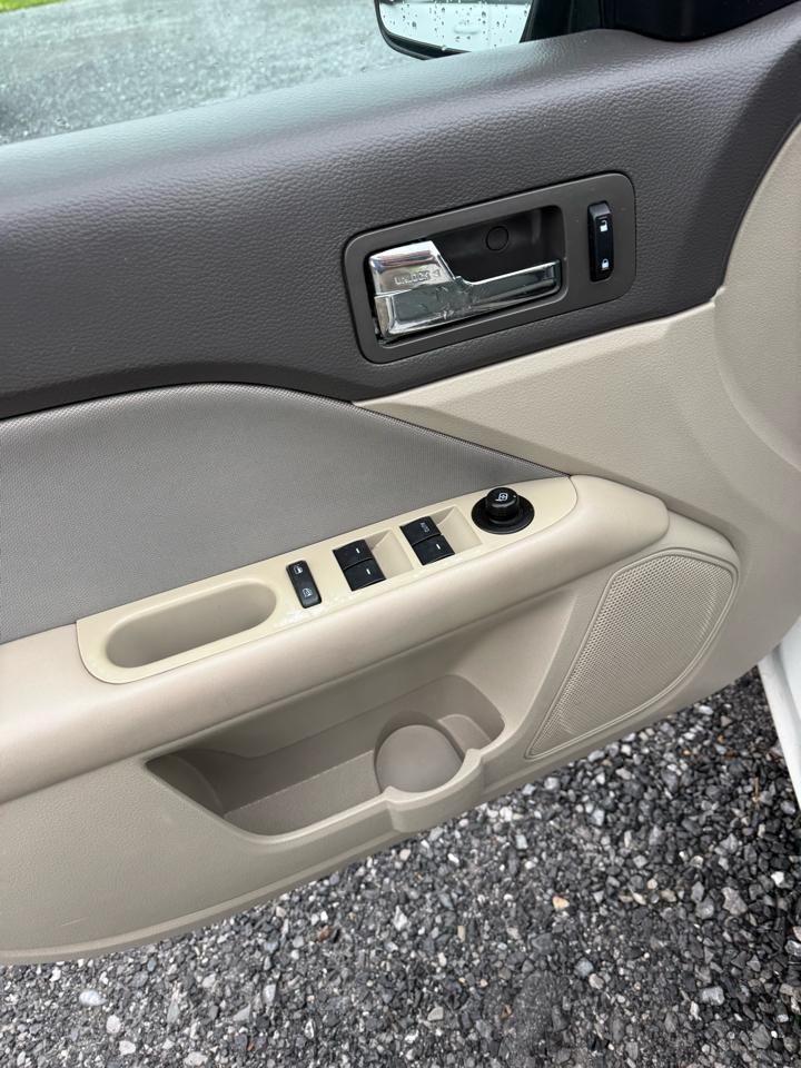 Ford Fusion S 2012