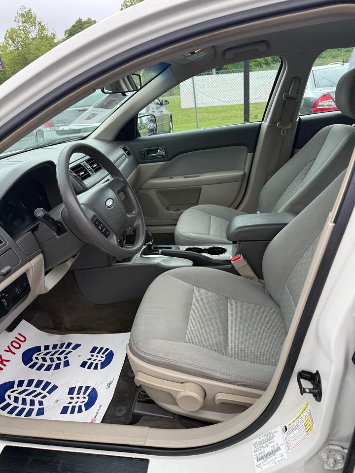 Ford Fusion S 2012
