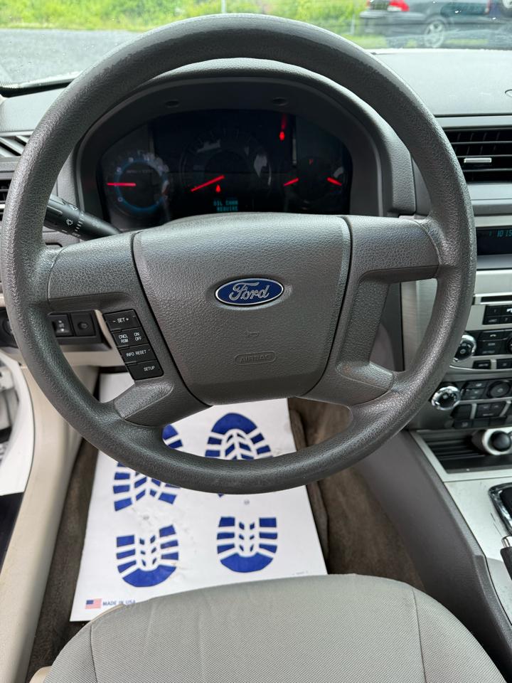 Ford Fusion S 2012