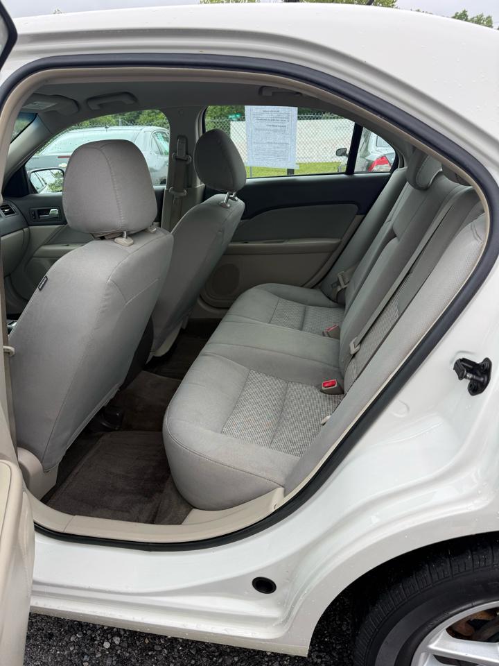 Ford Fusion S 2012