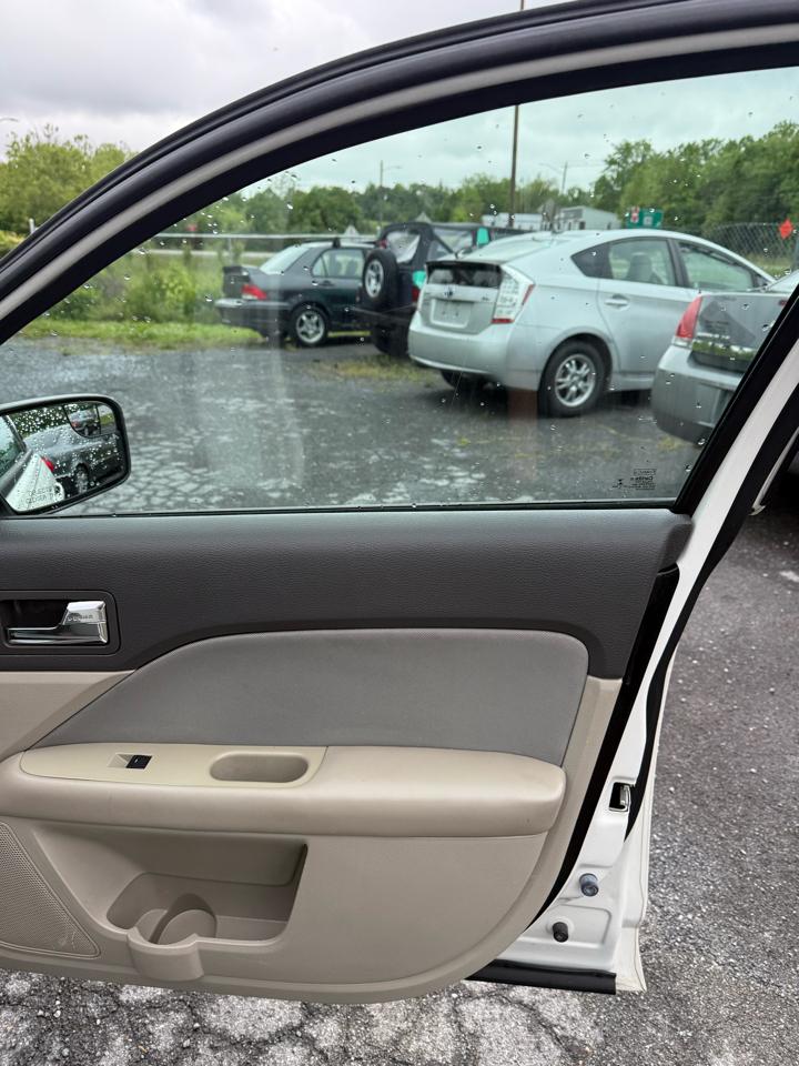Ford Fusion S 2012