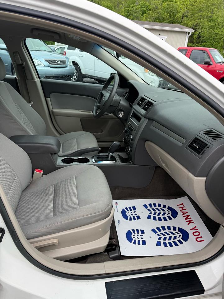 Ford Fusion S 2012