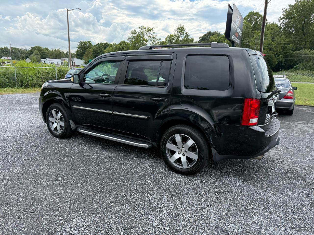 Honda Pilot Touring 4WD 5-Spd AT with DVD 2012