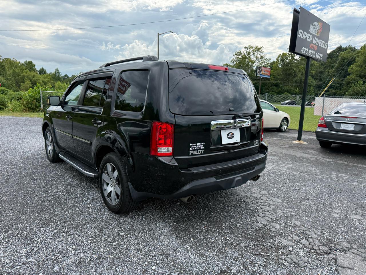 Honda Pilot Touring 4WD 5-Spd AT with DVD 2012