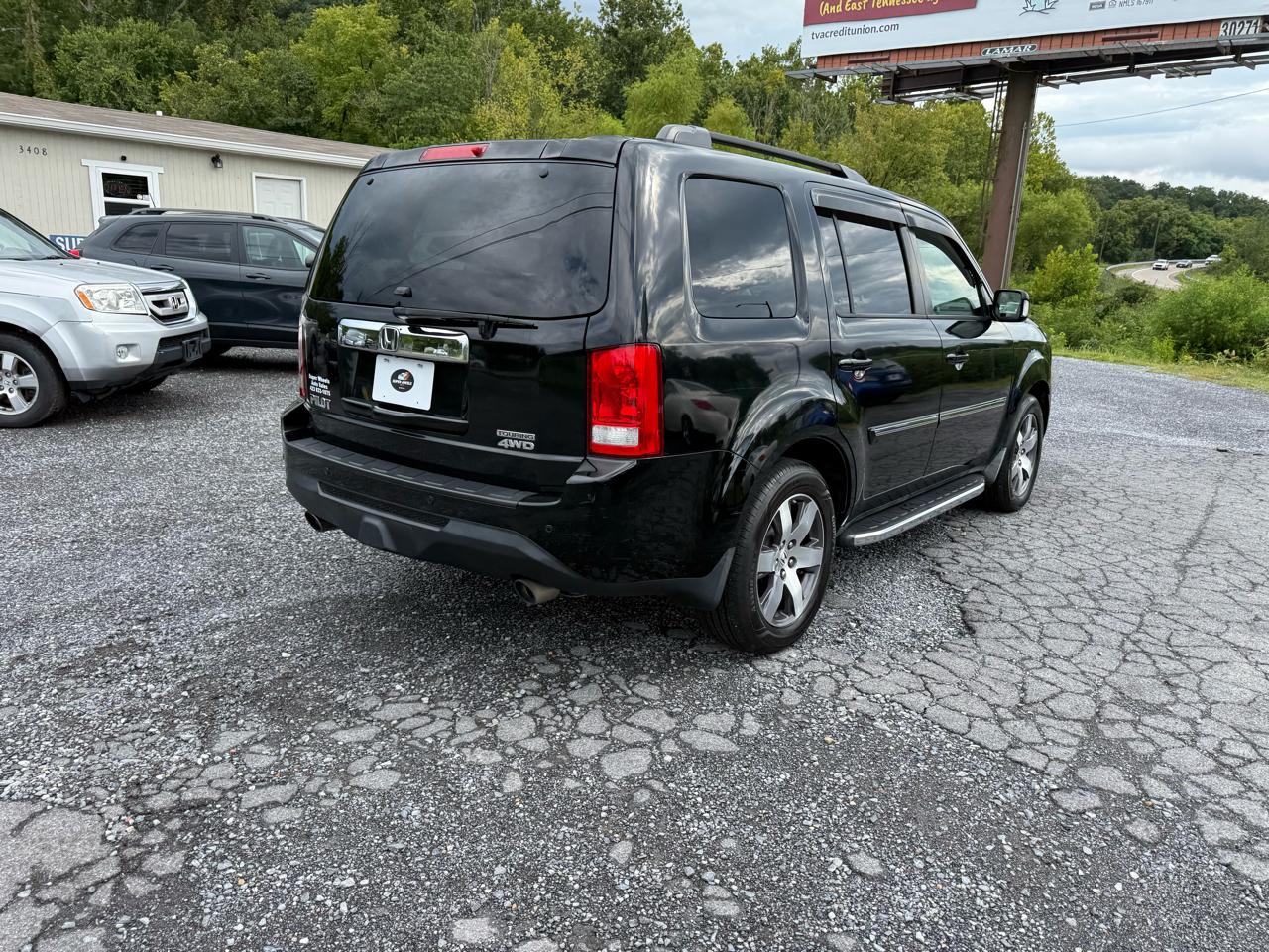 Honda Pilot Touring 4WD 5-Spd AT with DVD 2012