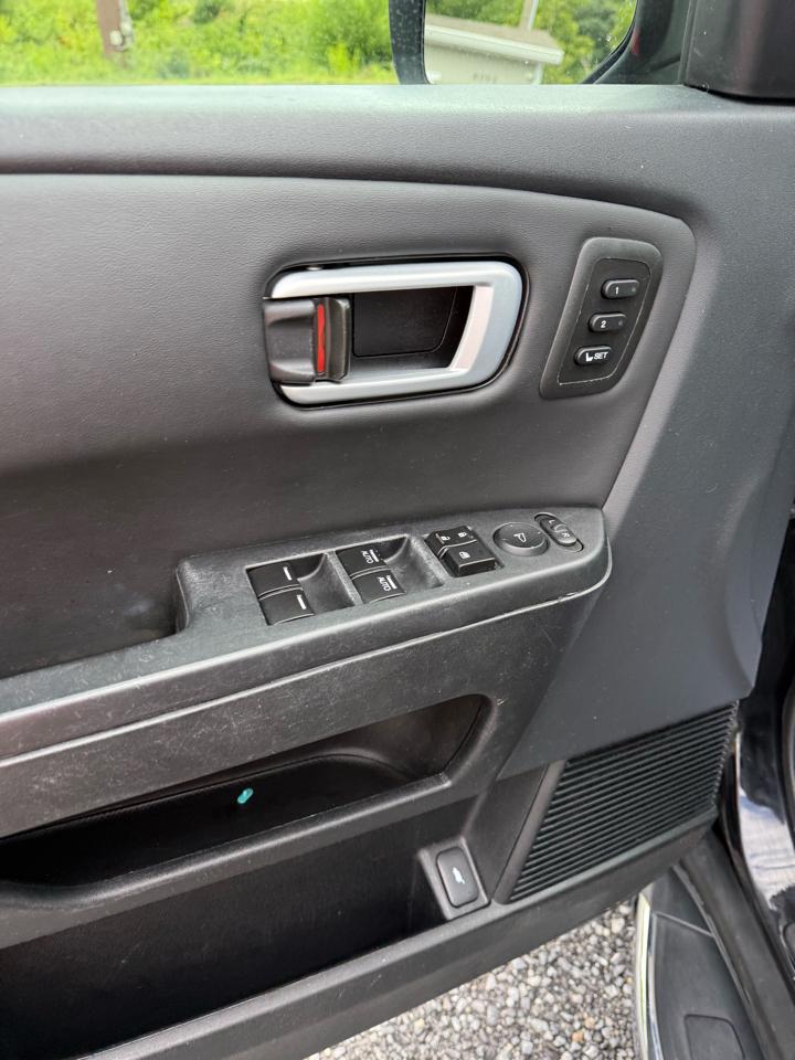 Honda Pilot Touring 4WD 5-Spd AT with DVD 2012