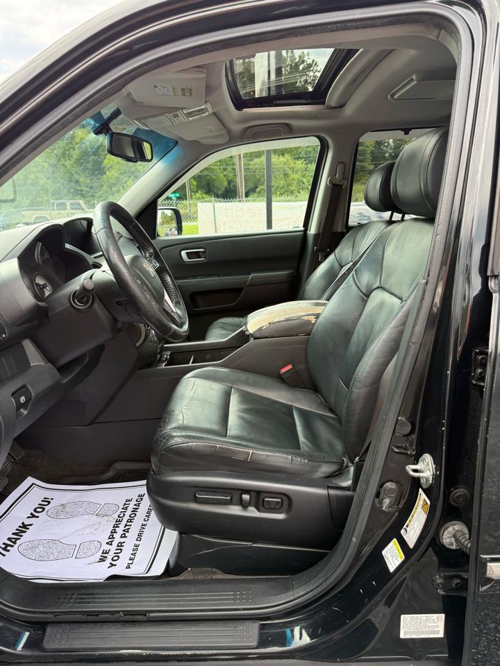 Honda Pilot Touring 4WD 5-Spd AT with DVD 2012