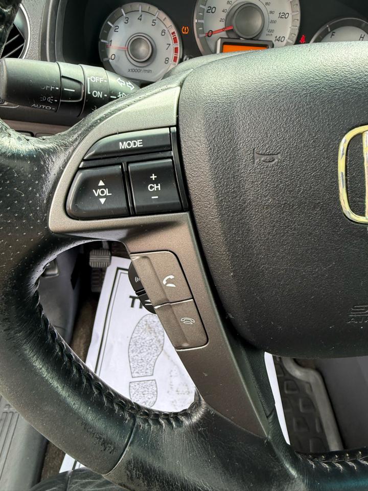 Honda Pilot Touring 4WD 5-Spd AT with DVD 2012