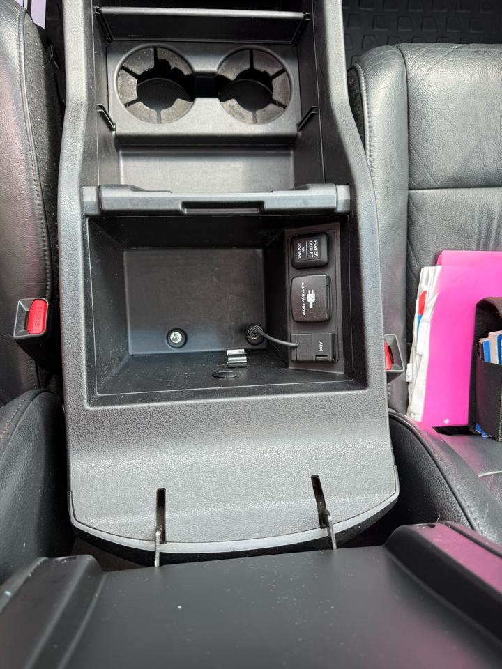 Honda Pilot Touring 4WD 5-Spd AT with DVD 2012