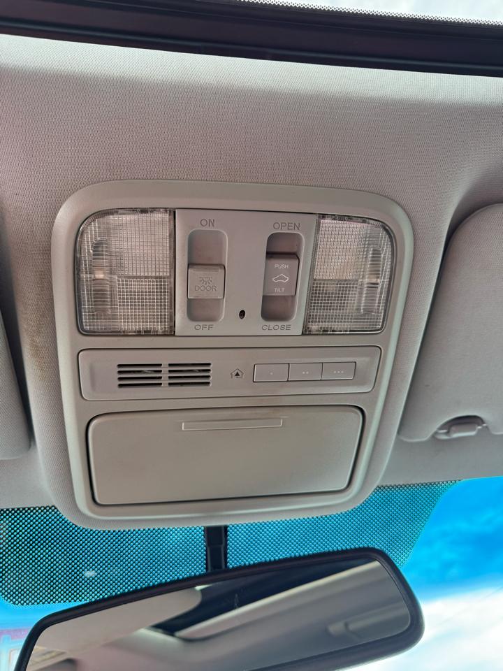 Honda Pilot Touring 4WD 5-Spd AT with DVD 2012