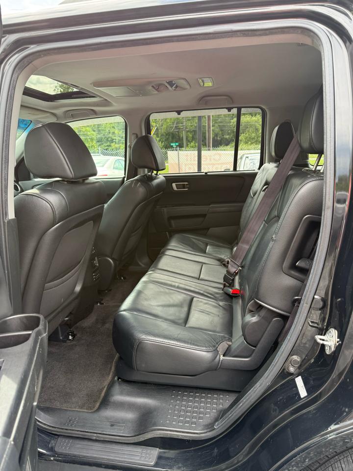 Honda Pilot Touring 4WD 5-Spd AT with DVD 2012
