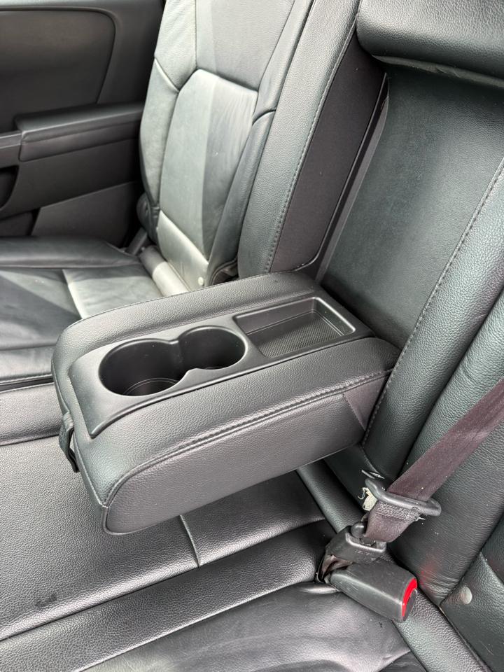 Honda Pilot Touring 4WD 5-Spd AT with DVD 2012