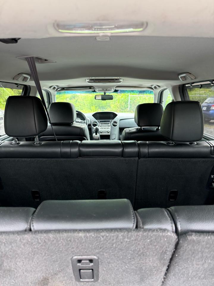 Honda Pilot Touring 4WD 5-Spd AT with DVD 2012