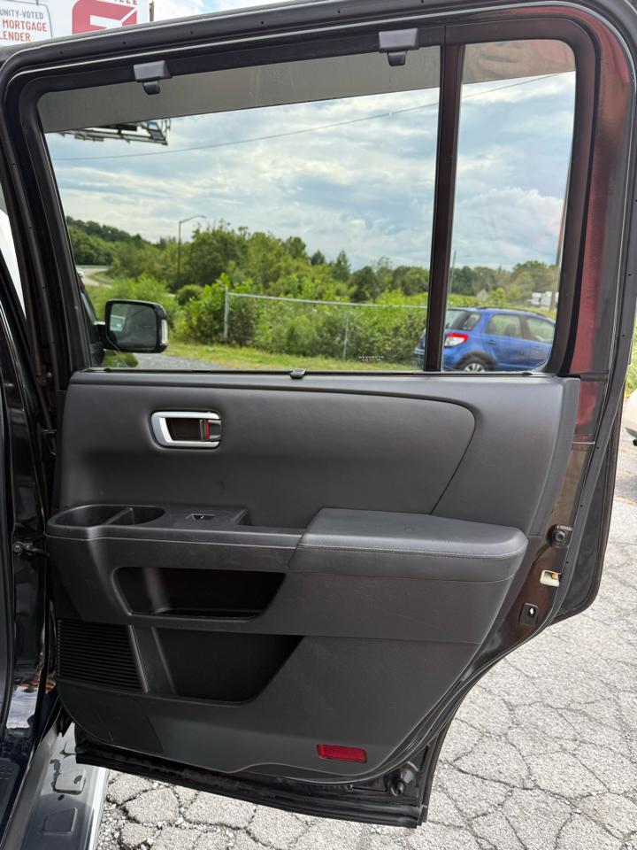 Honda Pilot Touring 4WD 5-Spd AT with DVD 2012