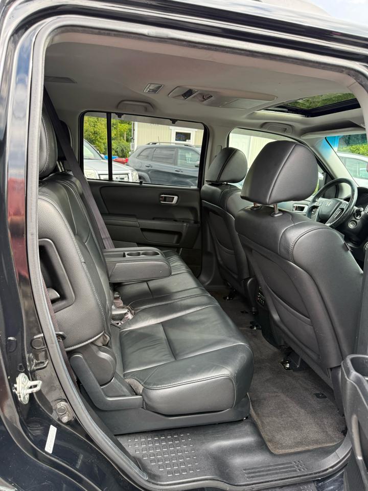 Honda Pilot Touring 4WD 5-Spd AT with DVD 2012
