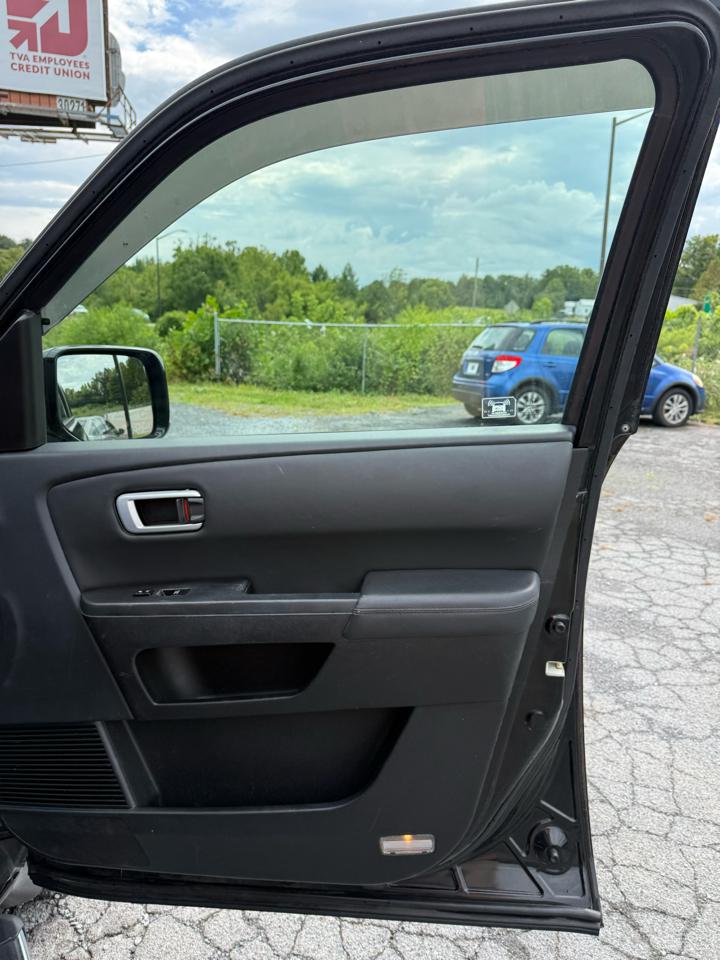 Honda Pilot Touring 4WD 5-Spd AT with DVD 2012